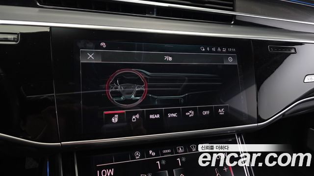 Audi A8 2021 — photo 25