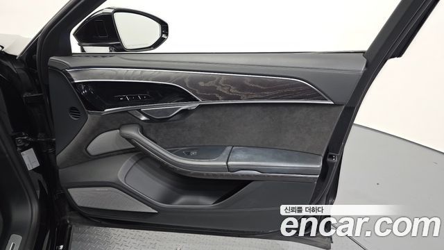Audi A8 2021 — photo 14