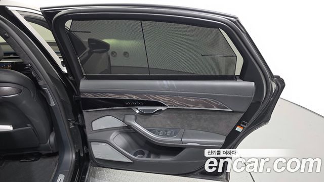 Audi A8 2021 — photo 15
