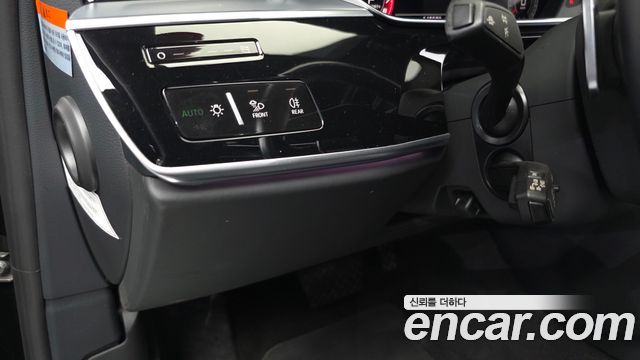 Audi A8 2021 — photo 28