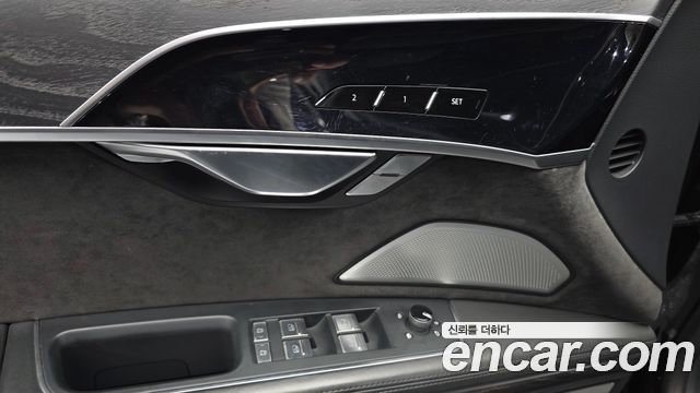Audi A8 2021 — photo 30