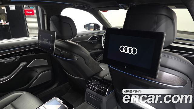Audi A8 2021 — photo 31