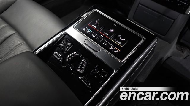 Audi A8 2021 — photo 33