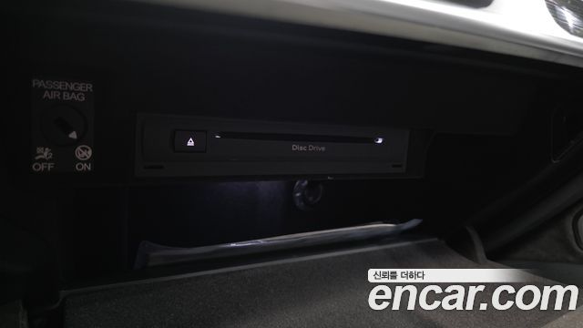 Audi A8 2021 — photo 35