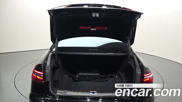 Audi A8 2021 — photo 37