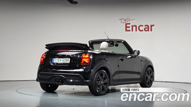 Mini Cooper Convertible 2023 — photo 2