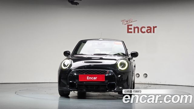 Mini Cooper Convertible 2023 — photo 3