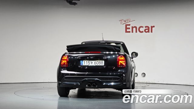 Mini Cooper Convertible 2023 — photo 4