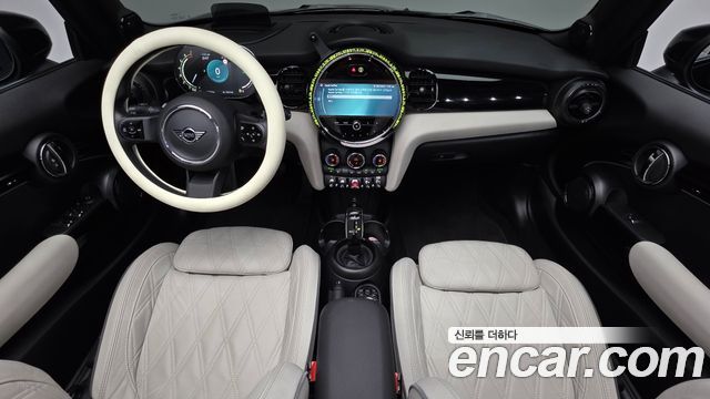 Mini Cooper Convertible 2023 — photo 10