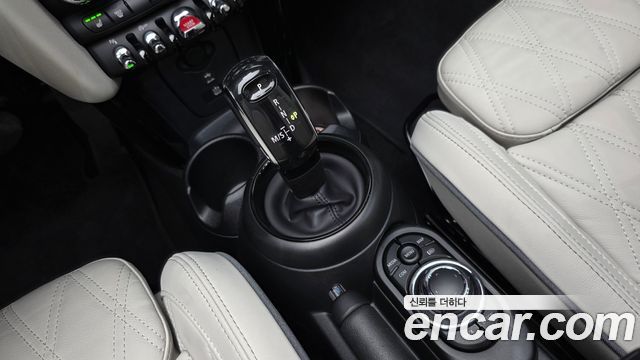 Mini Cooper Convertible 2023 — photo 12