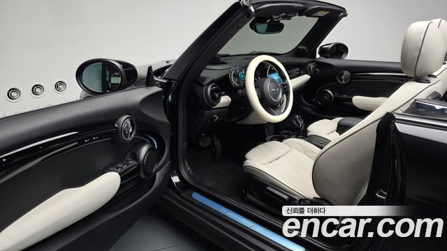 Mini Cooper Convertible 2023 — photo 13