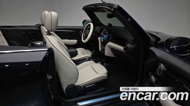 Mini Cooper Convertible 2023 — photo 17