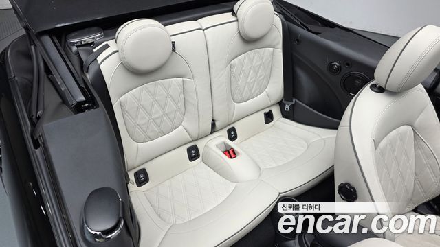 Mini Cooper Convertible 2023 — photo 18