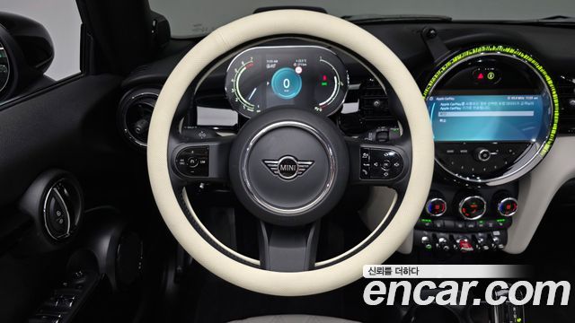 Mini Cooper Convertible 2023 — photo 19