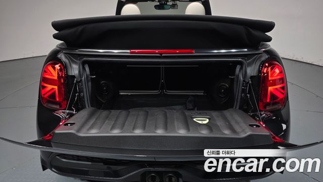 Mini Cooper Convertible 2023 — photo 26