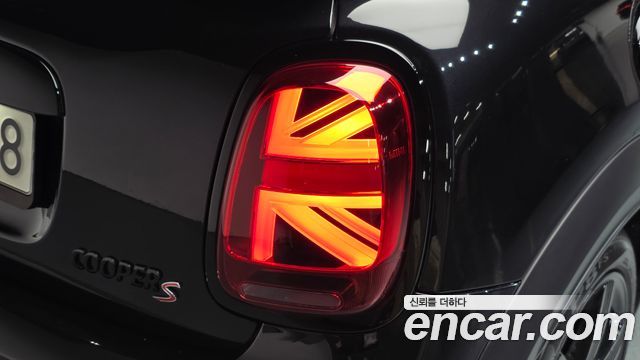 Mini Cooper Convertible 2023 — photo 9