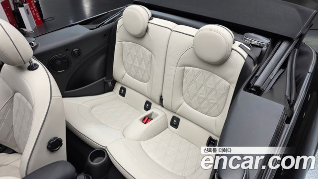 Mini Cooper Convertible 2023 — photo 16
