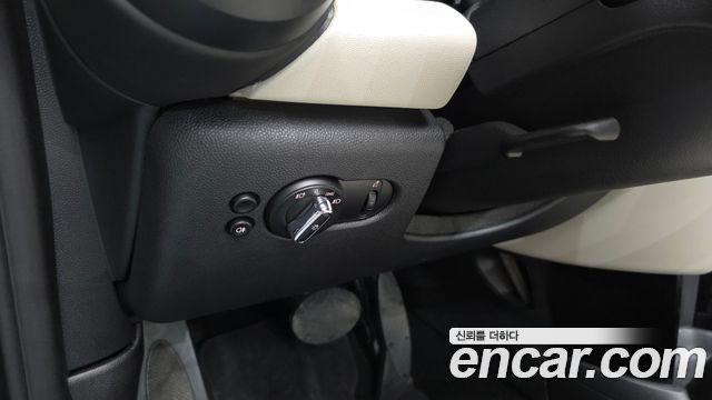 Mini Cooper Convertible 2023 — photo 28