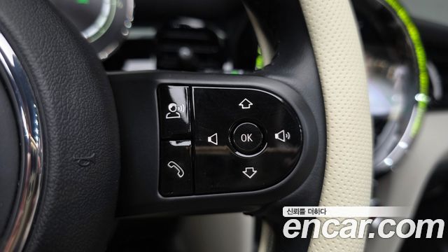 Mini Cooper Convertible 2023 — photo 30