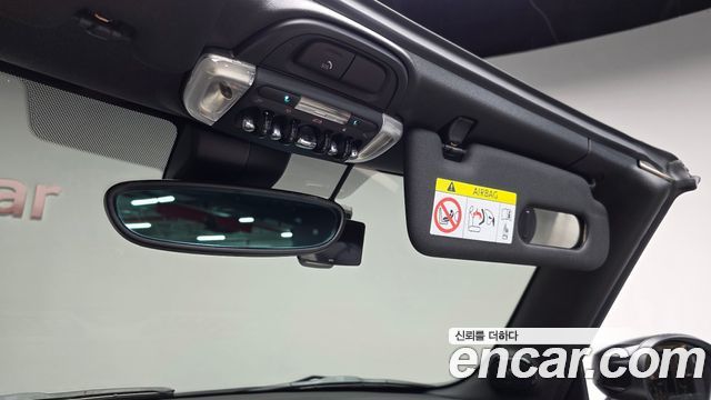 Mini Cooper Convertible 2023 — photo 31