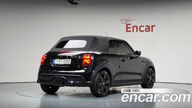 Mini Cooper Convertible 2023 — photo 34