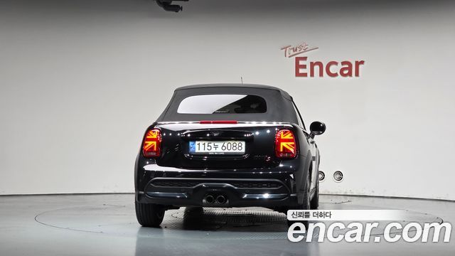 Mini Cooper Convertible 2023 — photo 36