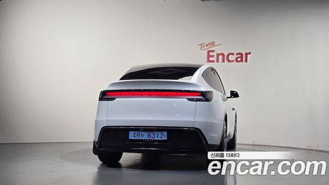 Tesla Model Y 2026 — photo 4