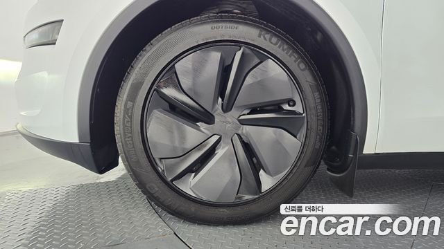 Tesla Model Y 2026 — photo 5