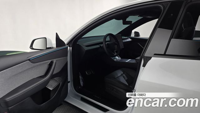 Tesla Model Y 2026 — photo 13