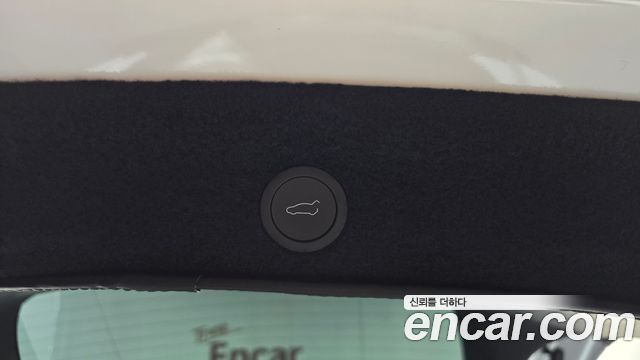 Tesla Model Y 2026 — photo 23