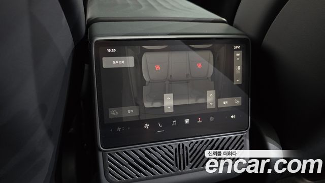Tesla Model Y 2026 — photo 25