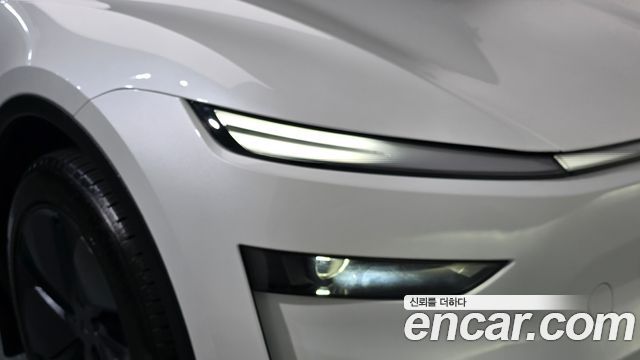 Tesla Model Y 2026 — photo 8