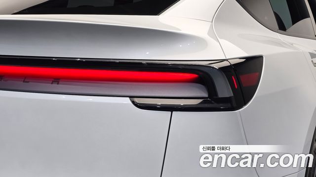 Tesla Model Y 2026 — photo 9