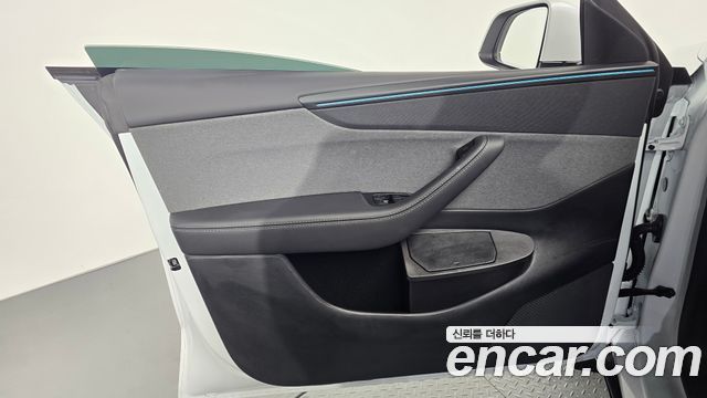 Tesla Model Y 2026 — photo 14
