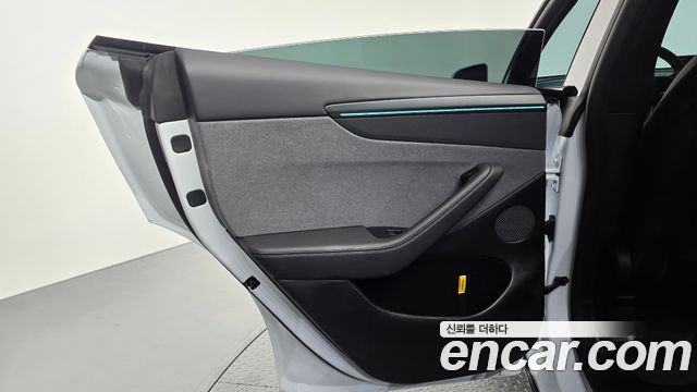 Tesla Model Y 2026 — photo 15