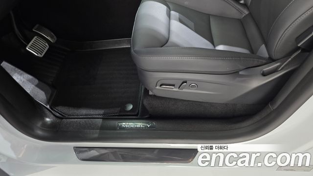 Tesla Model Y 2026 — photo 28