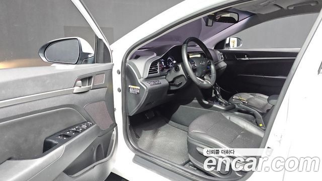 Hyundai AVANTE 2019 — photo 13