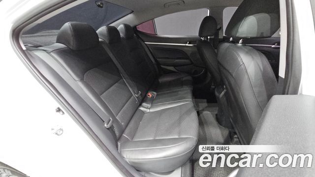 Hyundai AVANTE 2019 — photo 17