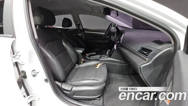 Hyundai AVANTE 2019 — photo 18