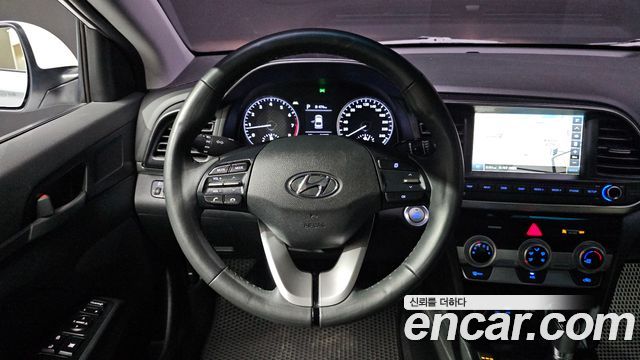 Hyundai AVANTE 2019 — photo 19