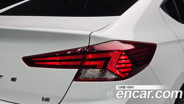 Hyundai AVANTE 2019 — photo 9