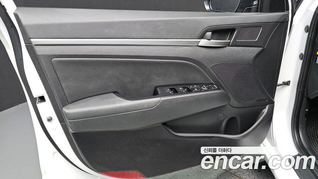 Hyundai AVANTE 2019 — photo 14