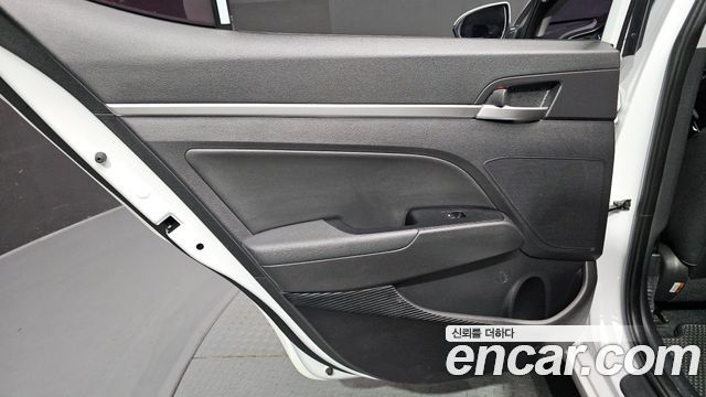 Hyundai AVANTE 2019 — photo 15