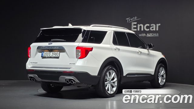 Ford Explorer 2022 — photo 2