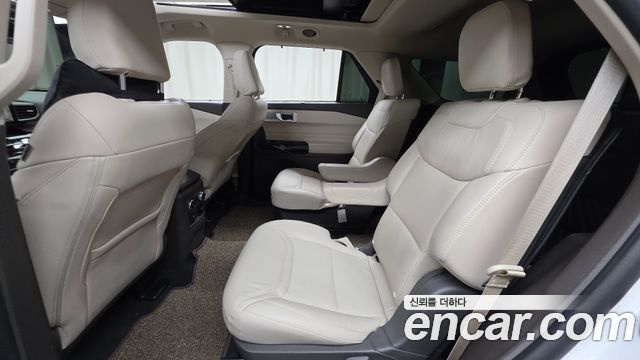 Ford Explorer 2022 — photo 18