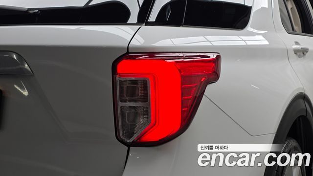 Ford Explorer 2022 — photo 9