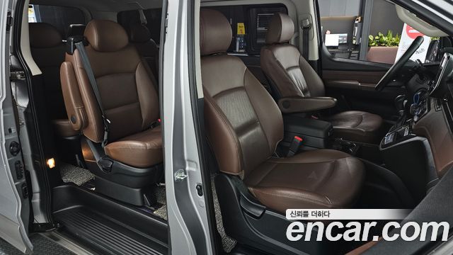 Hyundai Starex 2019 — photo 11
