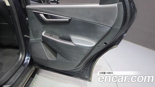 Kia EV6 2022 — photo 15