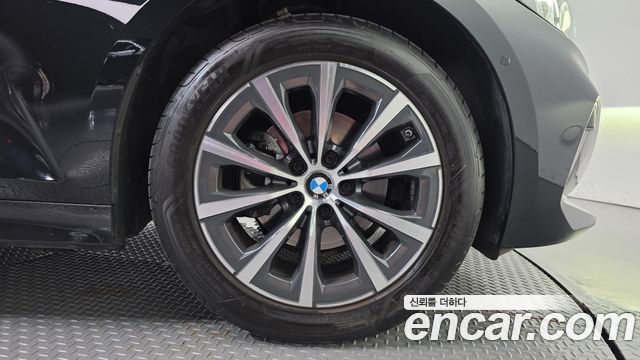 BMW 3-Series 2023 — photo 5