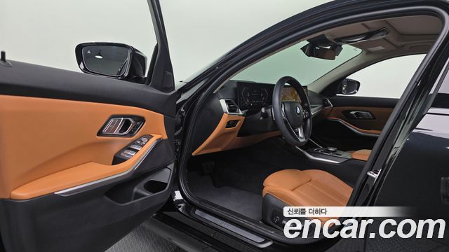 BMW 3-Series 2023 — photo 13